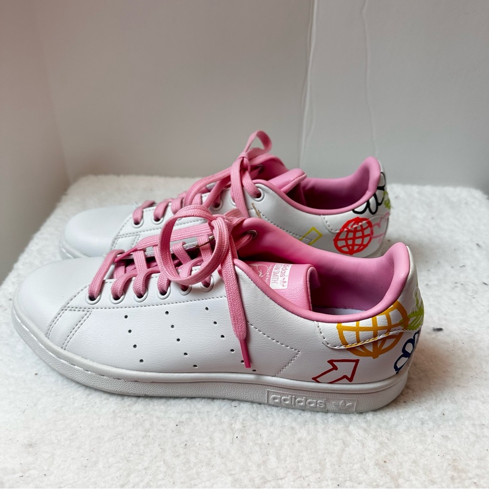 Women’s Adidas Stan Smith Shoes - Picture 4 of 13